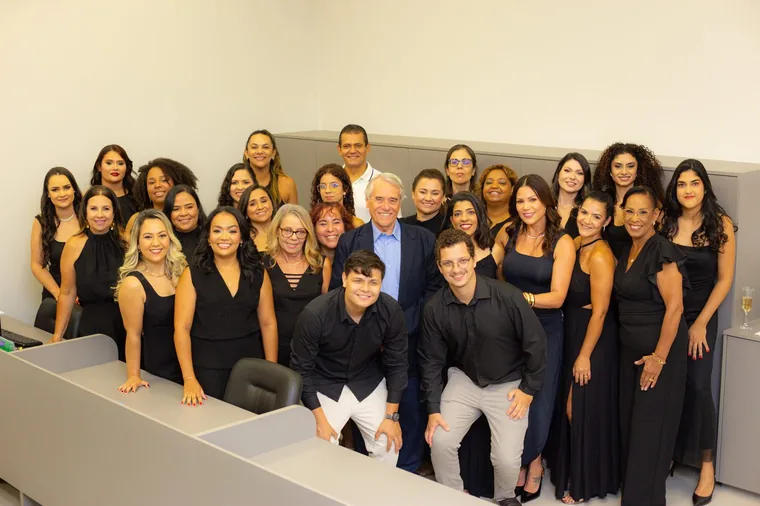 Equipe, fundadores e clientes da Contábil Assessoria Empresarial
