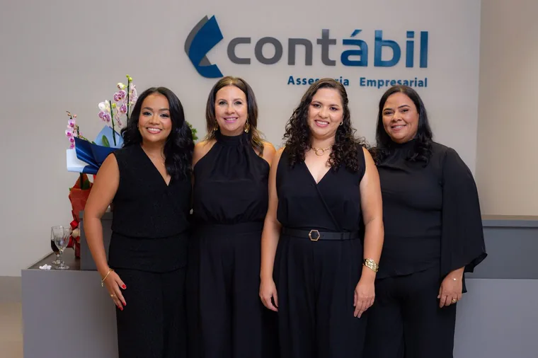 Equipe, fundadores e clientes da Contábil Assessoria Empresarial