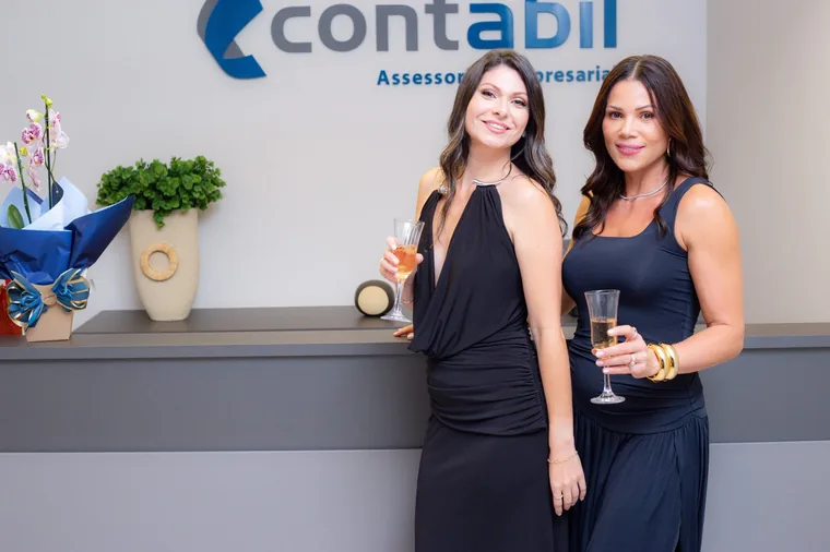 Equipe, fundadores e clientes da Contábil Assessoria Empresarial