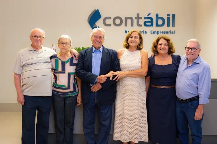 Equipe, fundadores e clientes da Contábil Assessoria Empresarial